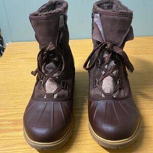 Baretraps Silita Lace Up Suede Duck Boots Size  11